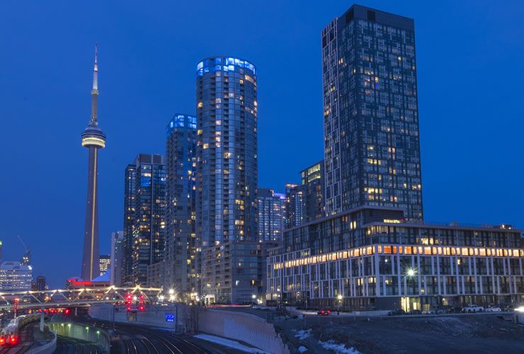 canadian dollar toronto skyline