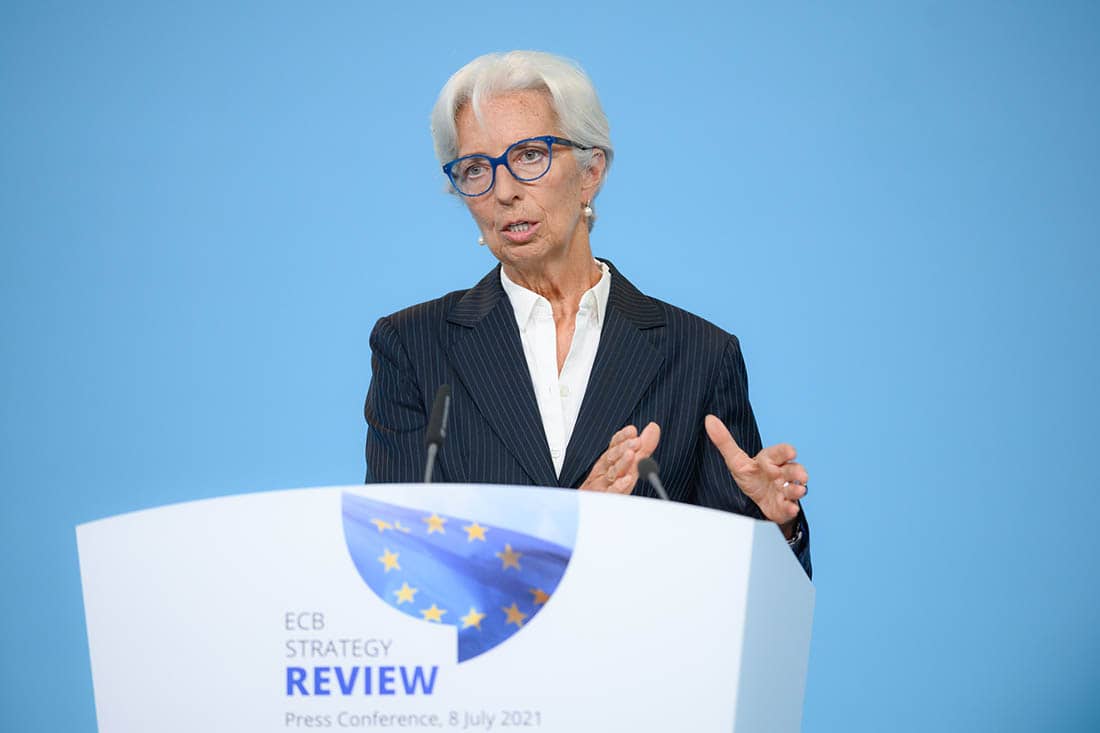 Lagarde announces strategy review
