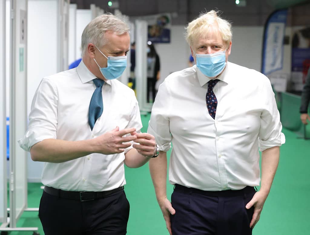 Johnson at vaccine centre