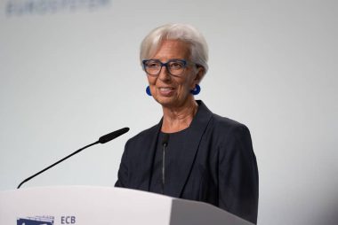 Euro-Dollar: ECB Cuts Are Closer, Says Fidelity
