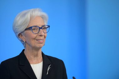 Euro Stutters Against Pound and Dollar As Lagarde Mentions Rate Cuts