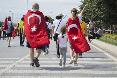 Turkish Lira Faces 25% Drop Amidst Elections and Lira-isation Risks