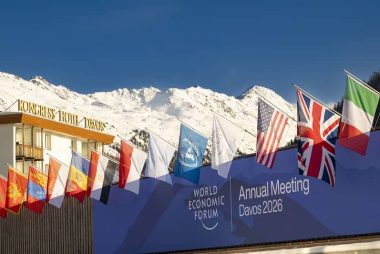Pound-to-Dollar Gains Pared on Davos Hopes