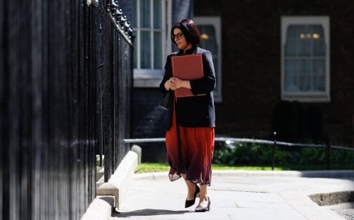 Pound-to-Euro Sinks to 1.15, Cabinet Outcome Key 