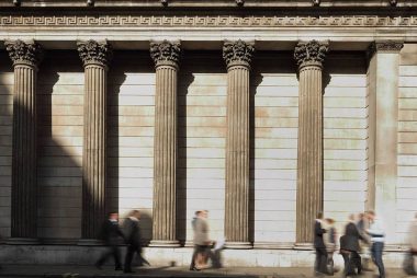 Bank of England Chief Economist Hints of Smaller Interest Rate Steps Ahead