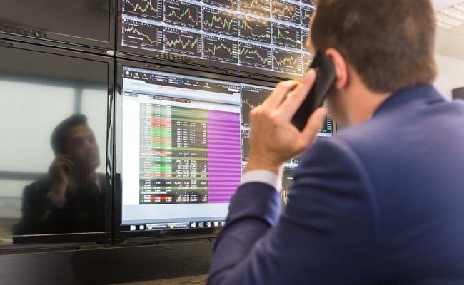 Pound-Euro Slide Stands Out in a Market Waiting on the Fed