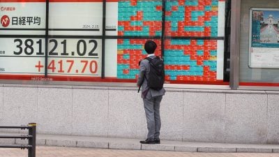 Pound-Dollar Reaches Two-month Highs in Wake of Japan Intervention