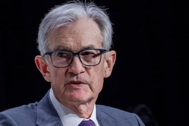 Pound Advances Against Dollar After Powell "Caves" to Pressure