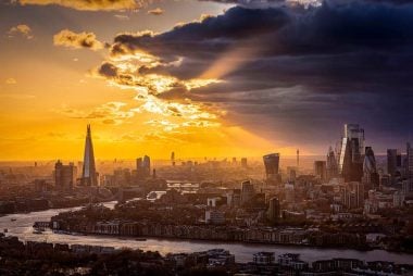 FTSE 100 Hits Record But Pound Sterling Stays Mixed