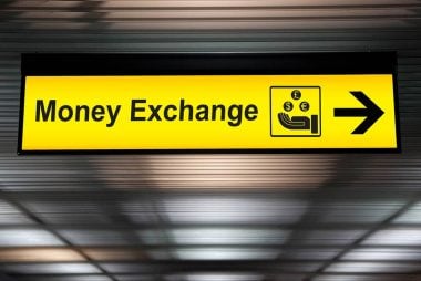 Investment Bank Forecasts: Consensus Sees Pound Above 1.20 Euros in 2025