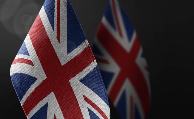 Pound Sterling Underperforms Euro and Dollar