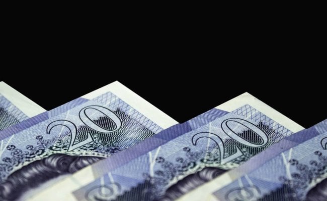 Pound Sterling Extends Pullback Against Euro and Dollar in Wake of PCE Numbers