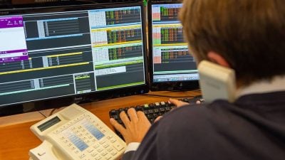 Pound-Euro Volatility at Decades Low, But Beware Complacency