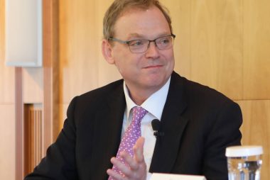 Dollar Pressured by Hassett's Ascent in Fed Race
