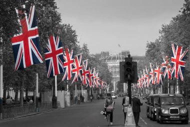 Pound Sterling Set for a Strong 2025 Against the Euro: Commerzbank
