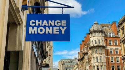 Smart Ways to Manage Currency Risk When Sending Money Abroad