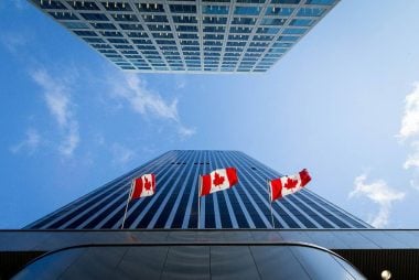 Canadian Dollar Slumps After Cracks in Canada's Jobs Market Widen