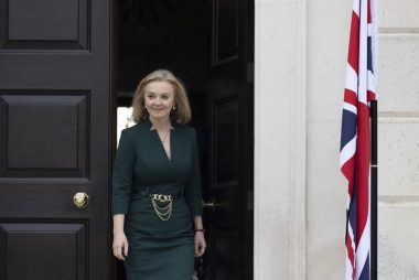 Truss Crisis Levels Await Pound to Euro Rate in 2024, Says Deutsche Bank