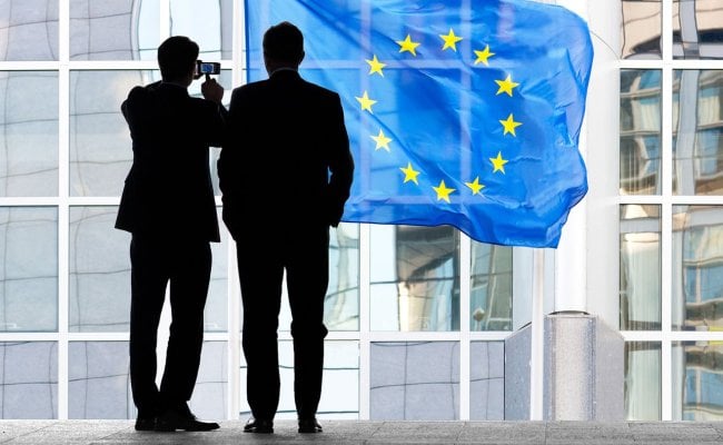 Euro-Dollar to Stay Under Pressure this Week