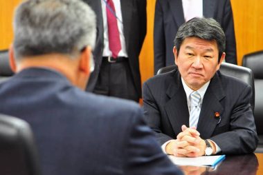 Yen Rises As Pressures Mount on Bank of Japan to Act