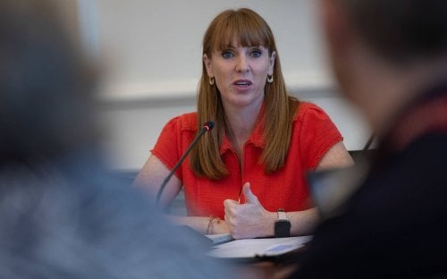 Pound Recovery Holds, Rayner Set to Join Leadership Fray