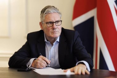Pound-to-Euro Forecasts Cut at Investment Banks, Aggregated Data Shows