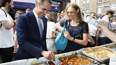Bank of England Live: Pound Sterling Slammed, Economic Growth Forecasts Cut, Brexit Risks Seen Growing, 6-2 Vote for Rates to Remain Unchanged
