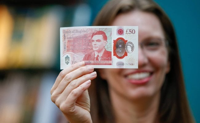 Pound Sterling Buffeted by Surging Bond Yields and Mixed Jobs Report