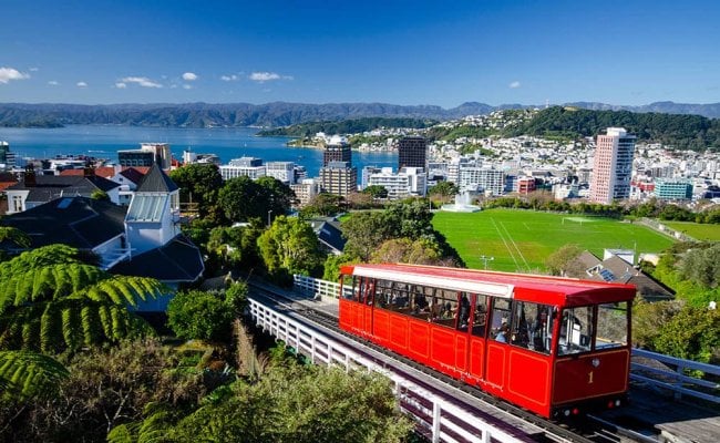 Pound-New Zealand Dollar Eyes Trendline at 2.30