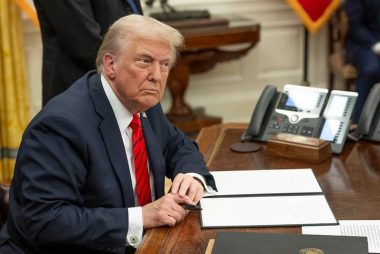 Pound Sterling Rides Trump's VAT Tariff Threat to Weekly Gains Against Euro & Dollar 
