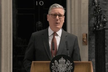 Pound Sterling Faces Uncertain Summer Thanks to Starmer's Exit
