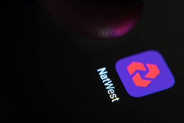 NatWest: Pound Sterling to Peak Against Euro and Dollar in Q3 2024 