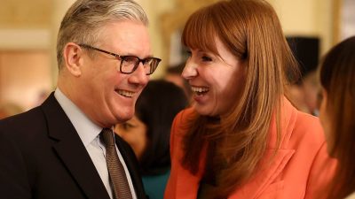 Pound Sterling Faces Big Losses Against Euro and Dollar, Warns Desjardins