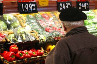 Canadian Dollar Shifts Lower on Surprise Inflation Undershoot