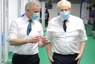 Johnson at vaccine centre