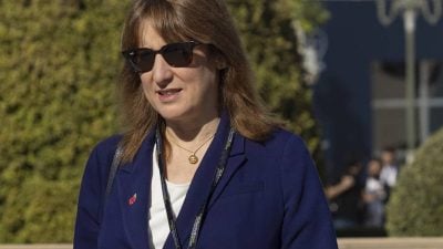 British Pound on Alert as Reeves Faces the Chop