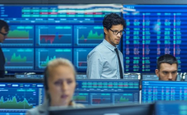 Dollar Weakness Linked to Rising Long-dated Bond Yields: Analysts