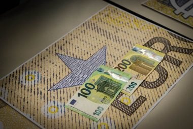 Euro-Dollar Looks for Foothold above 1.19 after Scaling New Highs against Fallen Greenback