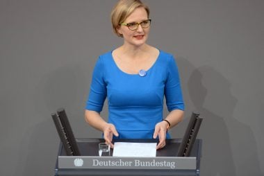 Euro-Pound "Buoyed by Deal Tip from German Greens"